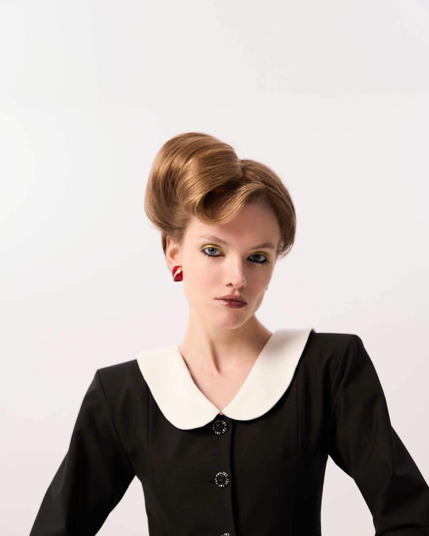 Timeless black set with white collar